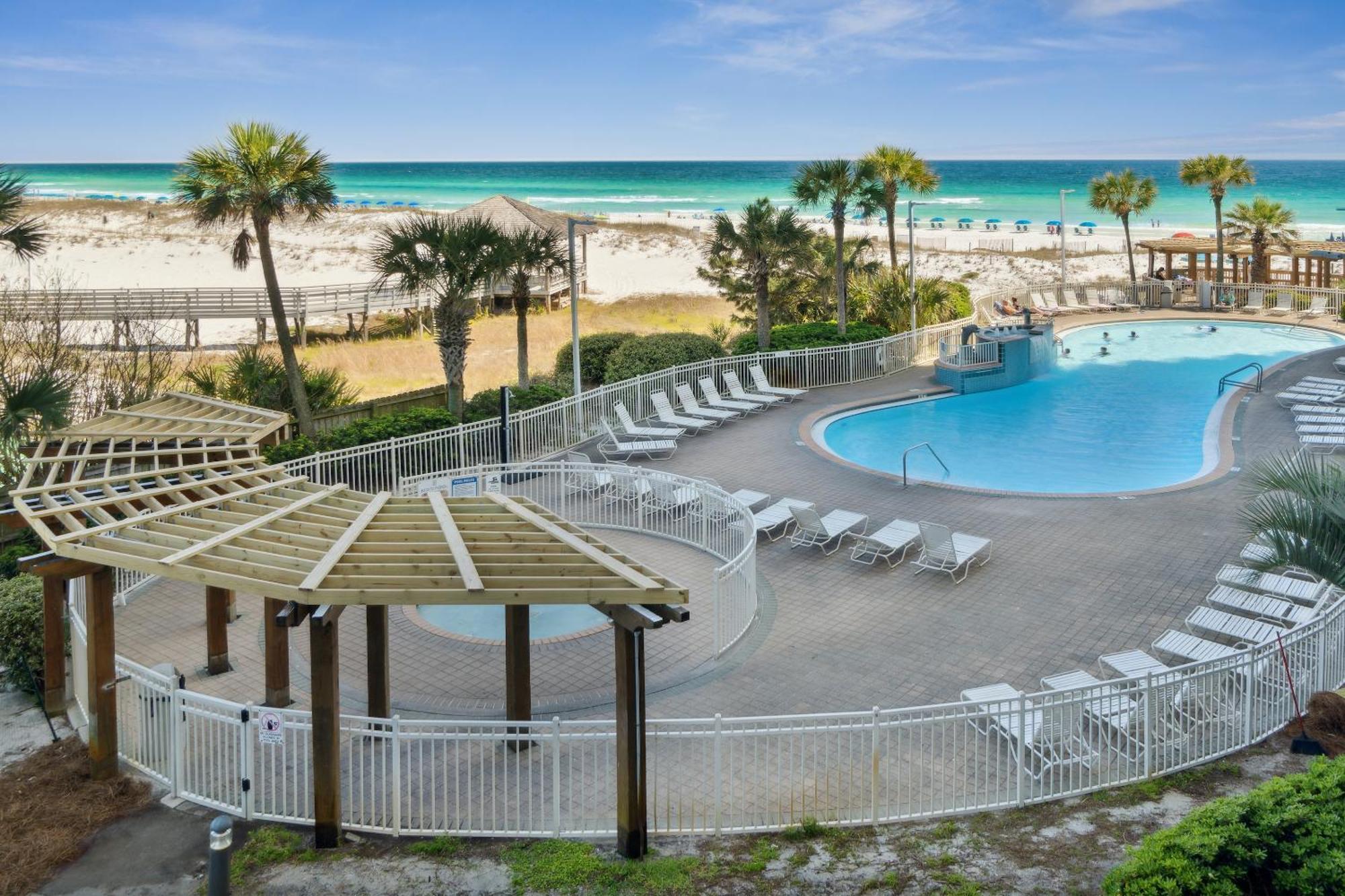 Pelican Beach Resort By Panhandle Getaways Дестін Номер фото